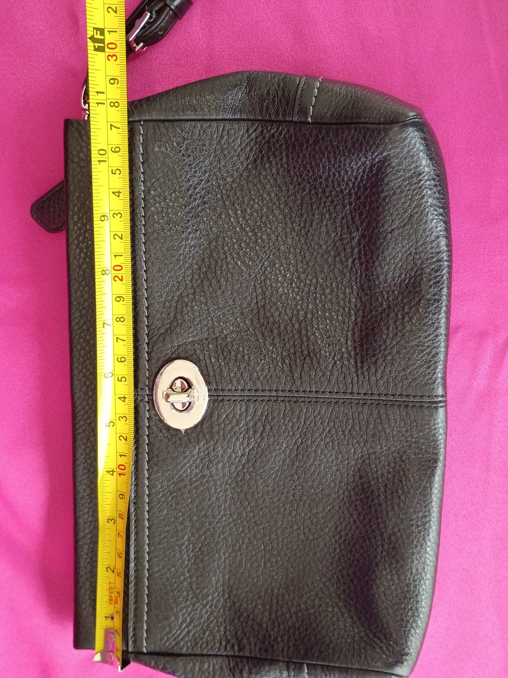 Coach Black Pebbled Leather Clutch with Turnlock Accent 🖤🖤 - Picture 10 of 14
